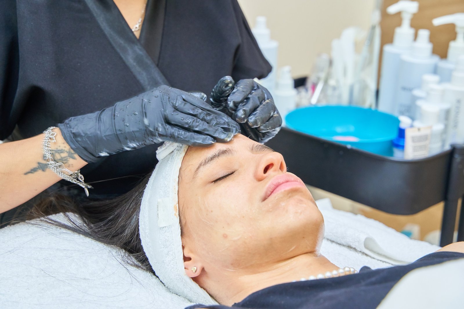 acne-cleansing-woman-with-bad-skin-gets-acne-cleansing-in-clinic.jpg